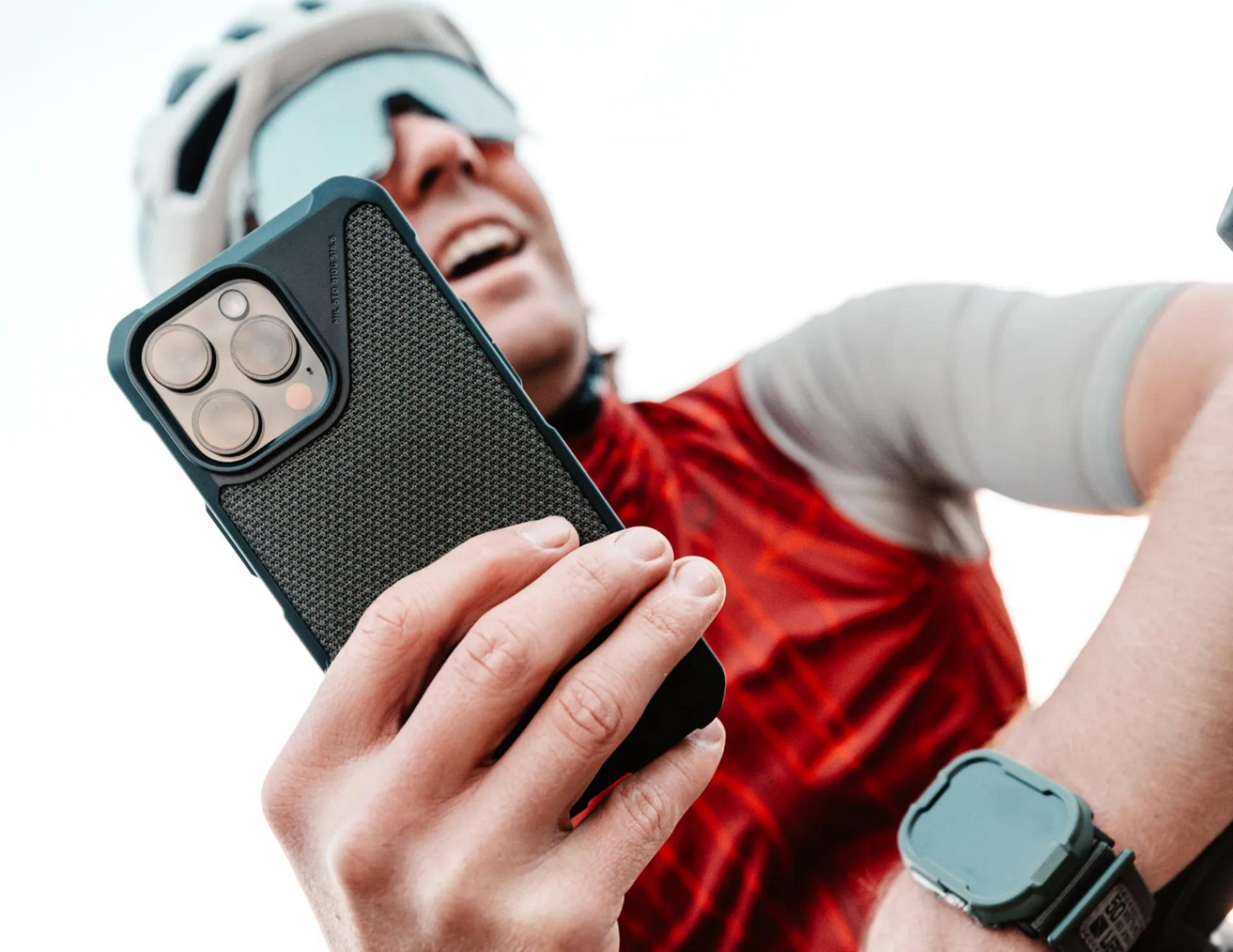 UAG Metropolis LT Case for iPhone 15 Pro - Pro Max - Kevlar Black & Olive - THABTHABA STORE