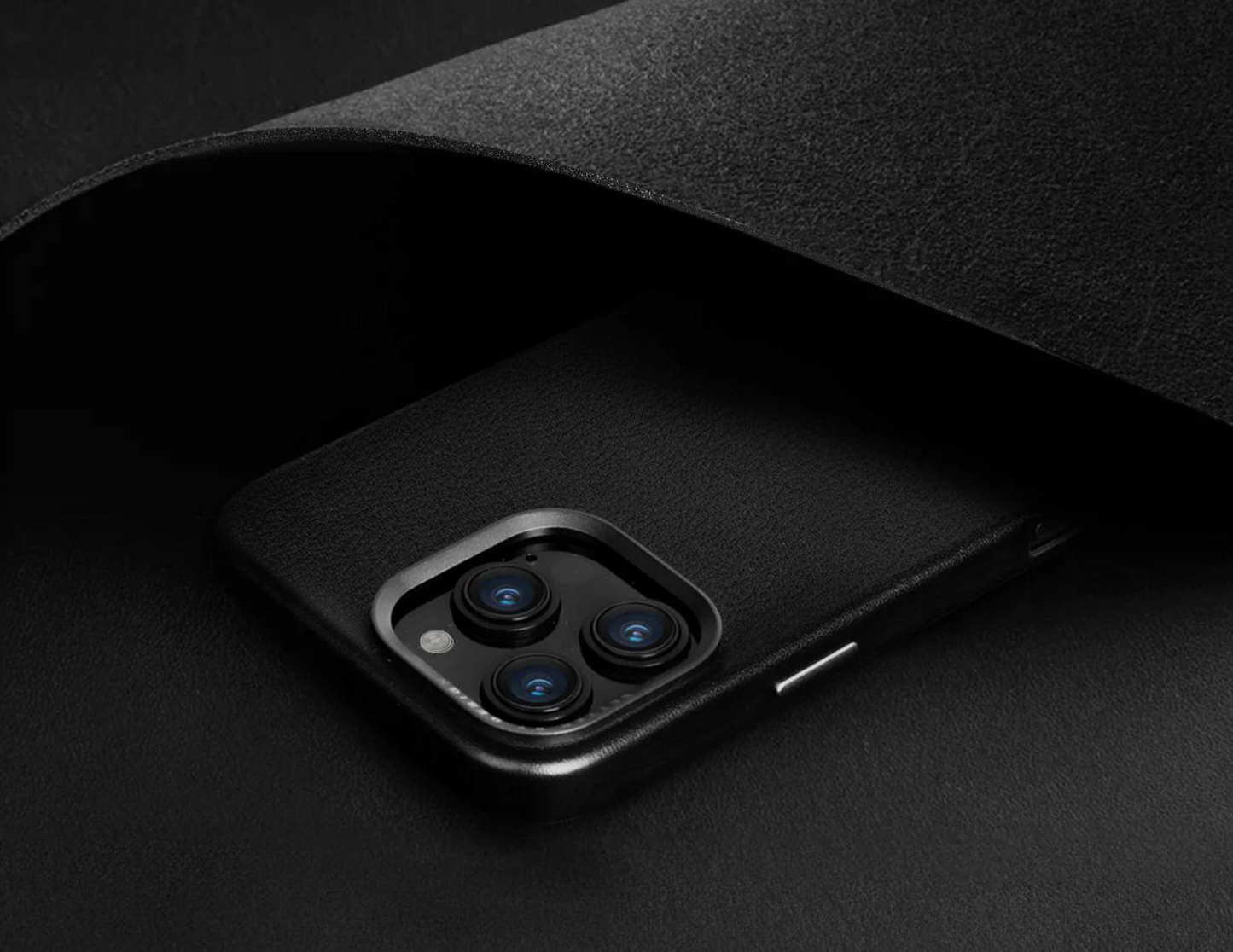 Uniq - Lyden Premium Leatherette Case for iPhone 16 Pro & Pro Max