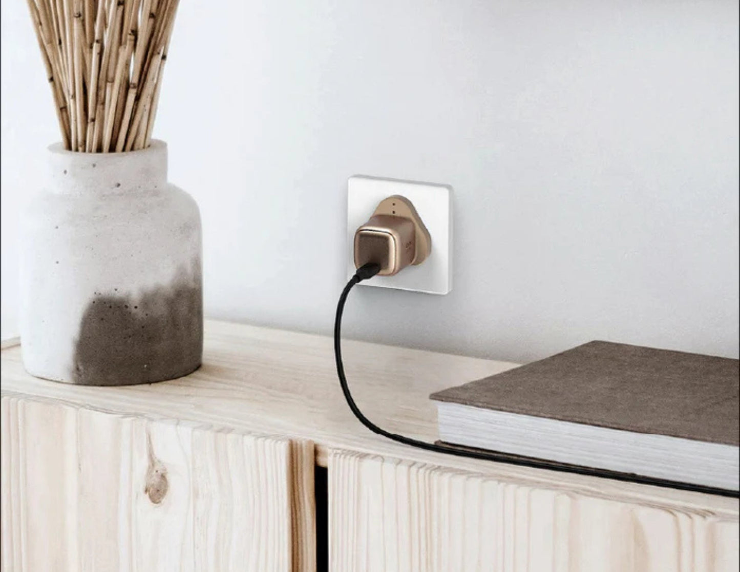 Momax Sandstone Charger Assemble – Magnetic Power Bank + USB-C Cable + GaN Adapter Combo