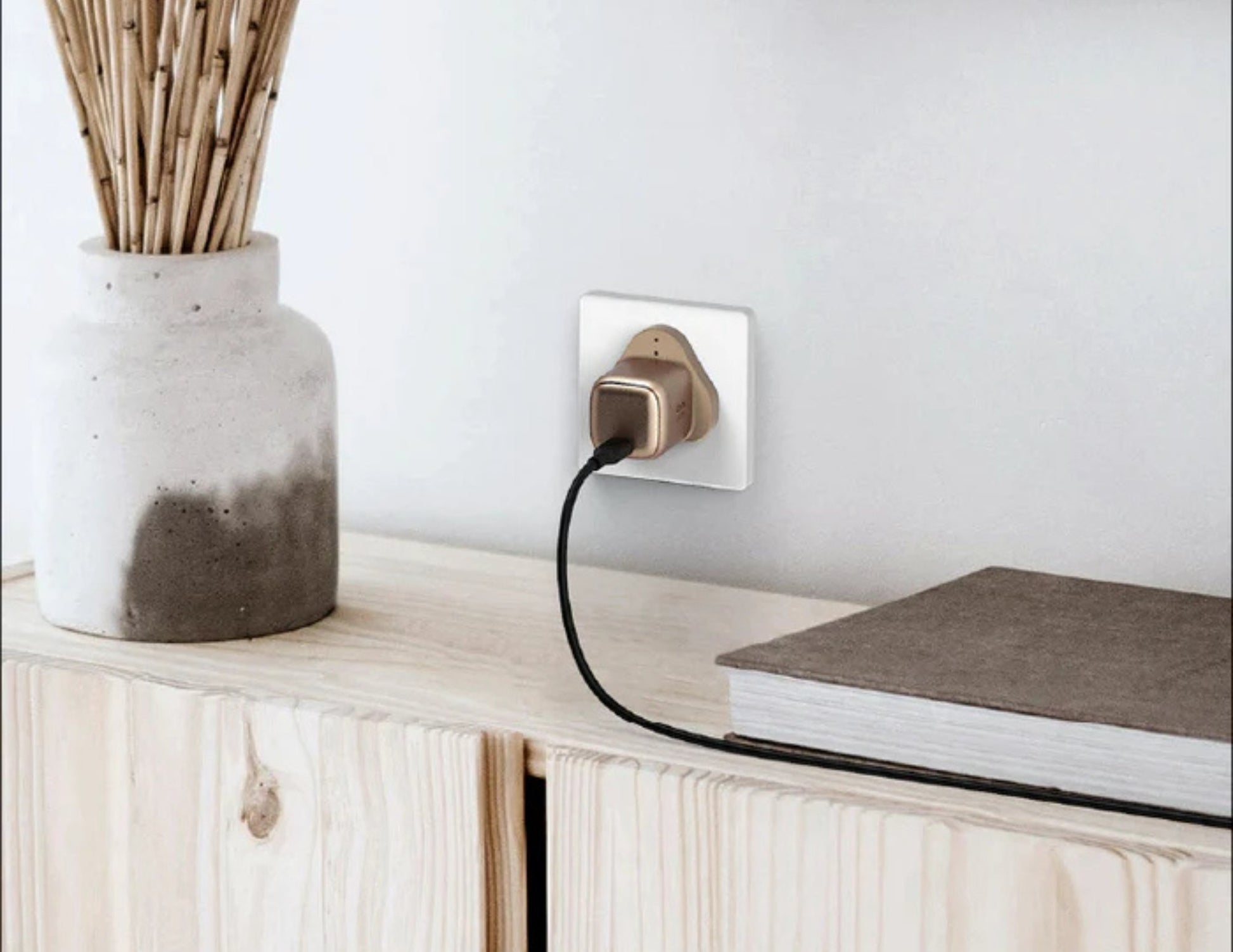 Momax Sandstone Charger Assemble – Magnetic Power Bank + USB-C Cable + GaN Adapter Combo