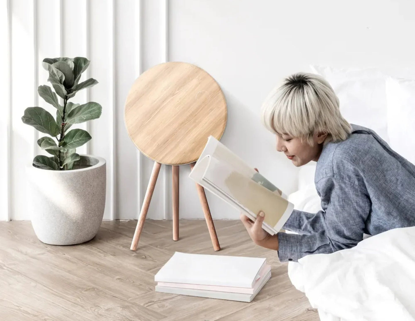 Momax Cymbal QC7W Smart Foldable Table – Wireless Charging, Speakers, LED Lights