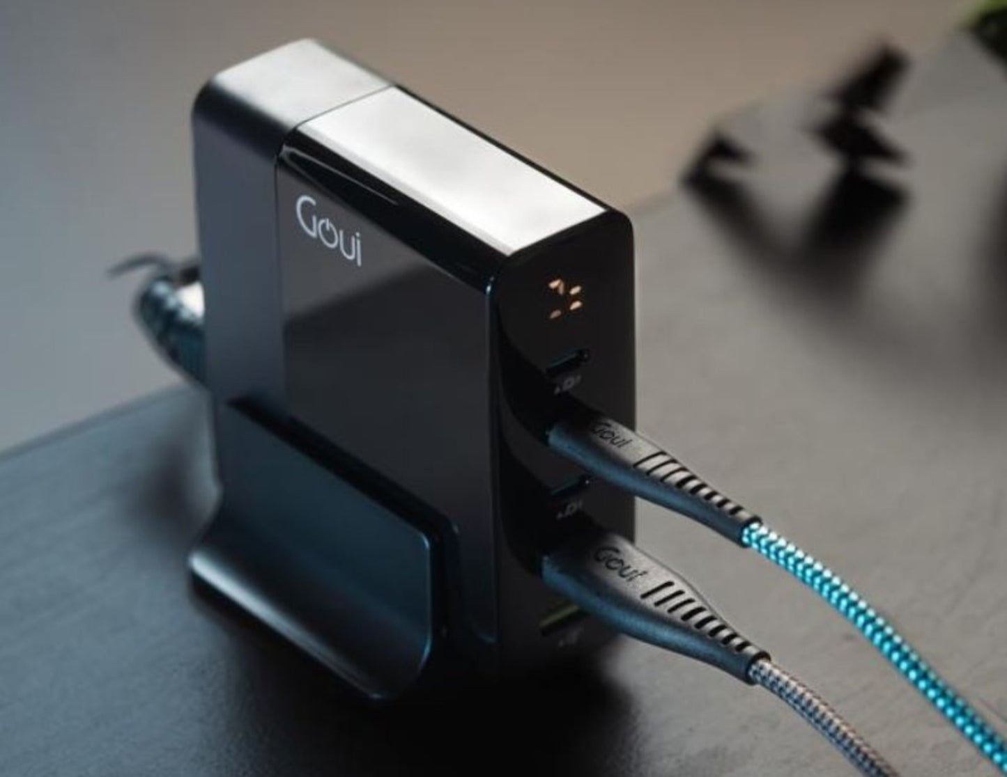 GOUI GAN 140W 5-port desktop charger digital display Qatar