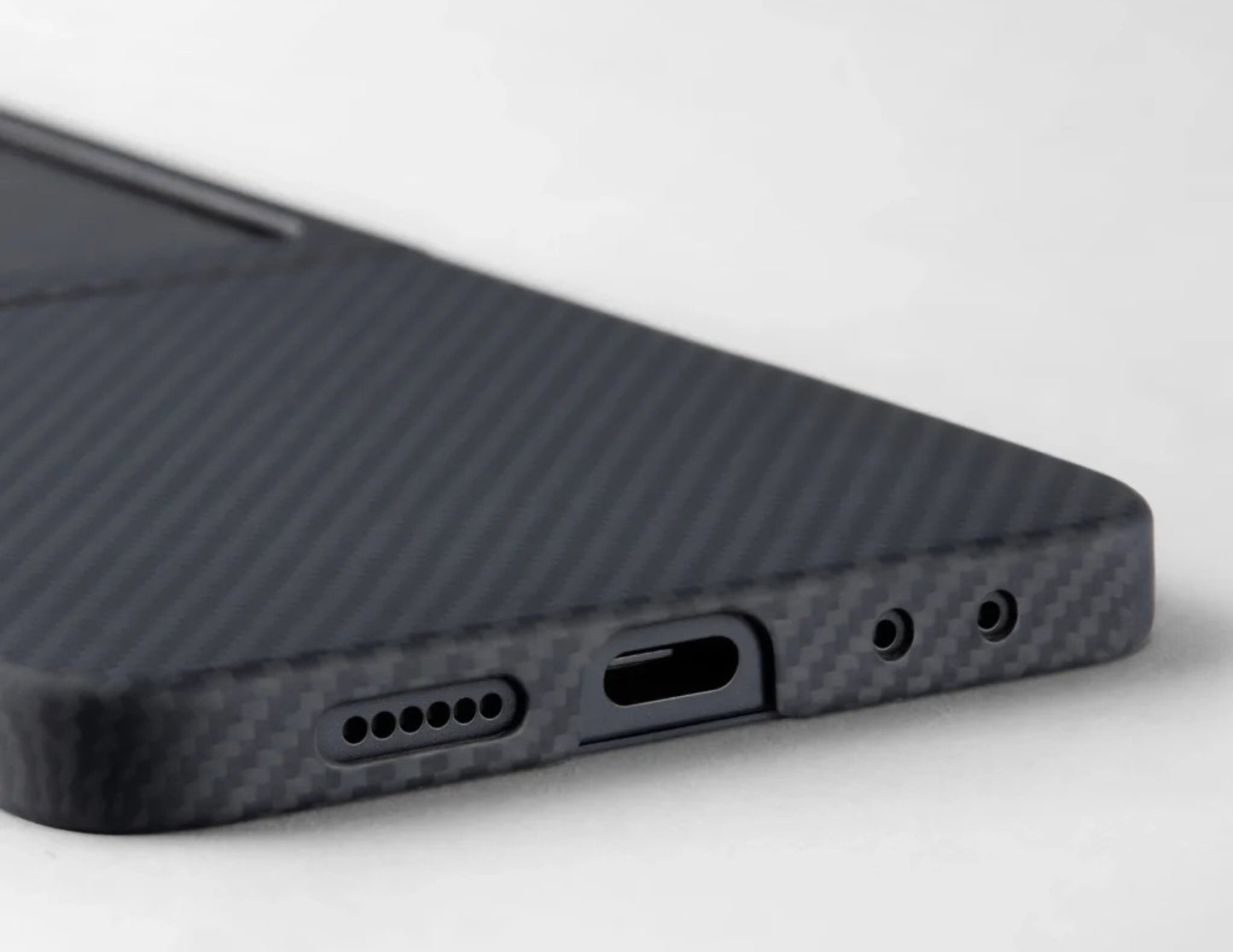 Pitaka Ultra-Slim aramid fiber case for Samsung Galaxy Z Flip 7 Black/Grey, MagSafe compatible, featherlight, scratch-resistant, at Thabthaba Store Qatar