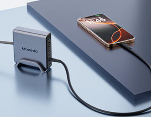 Maxedo charging station with smartphone on a reflective surface