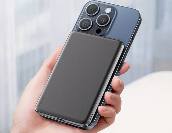 Person holding a smartphone with a Acefast M8 5000mAh Power Bank against a light background