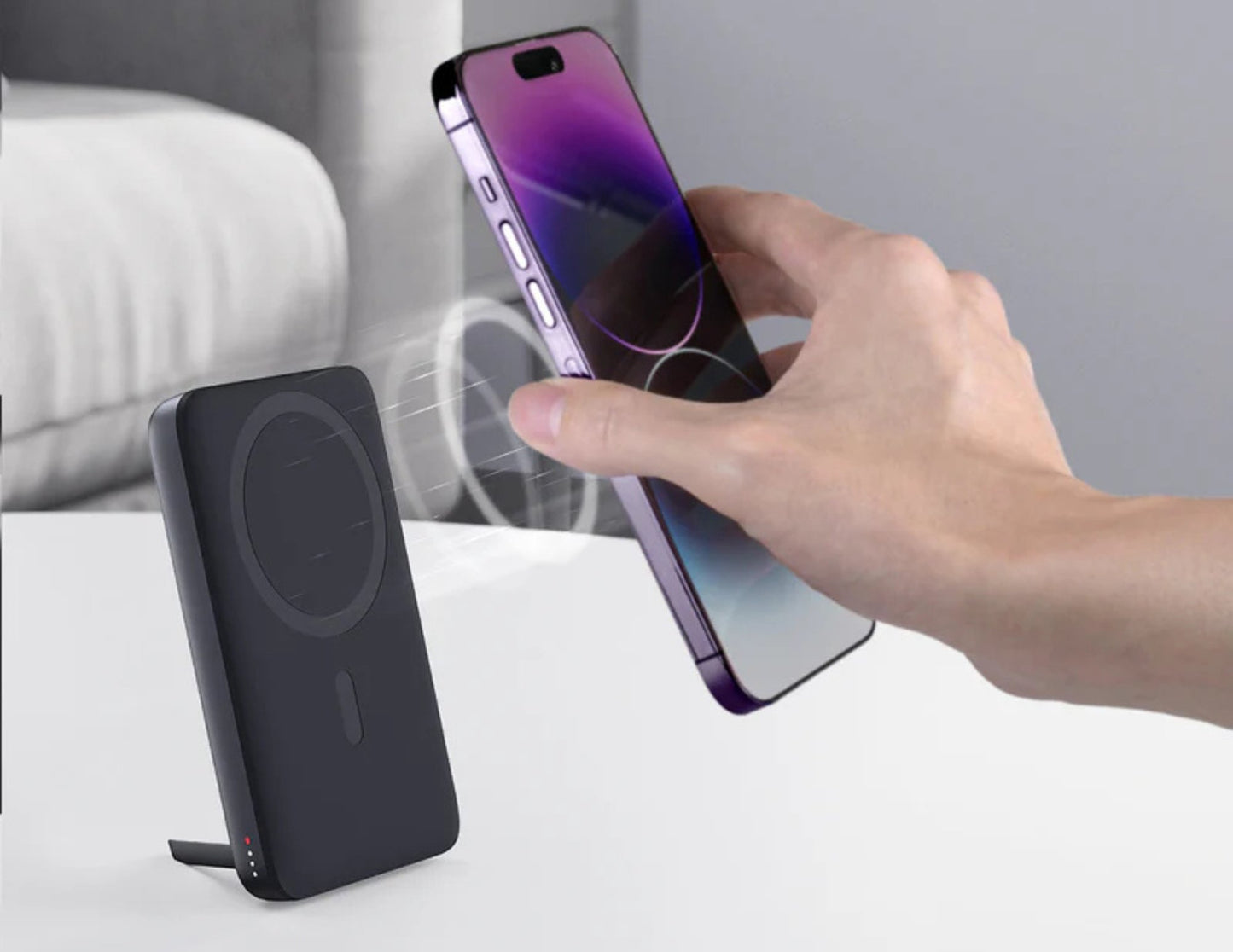 AUKEY MagFusion PB-MS02 10000mAh MagSafe power bank kickstand