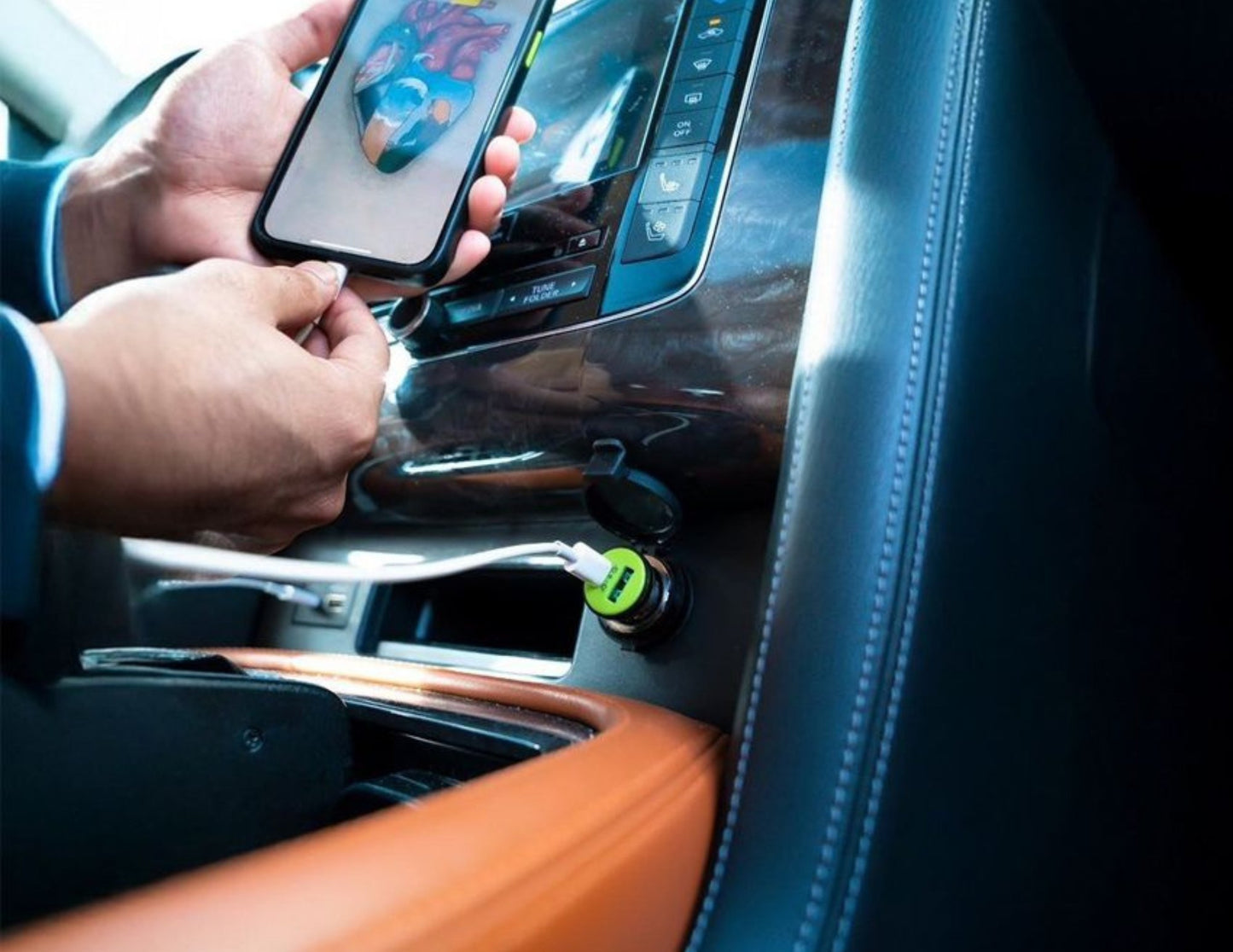GOUI Auto 30W nano dual port car charger transparent Qatar