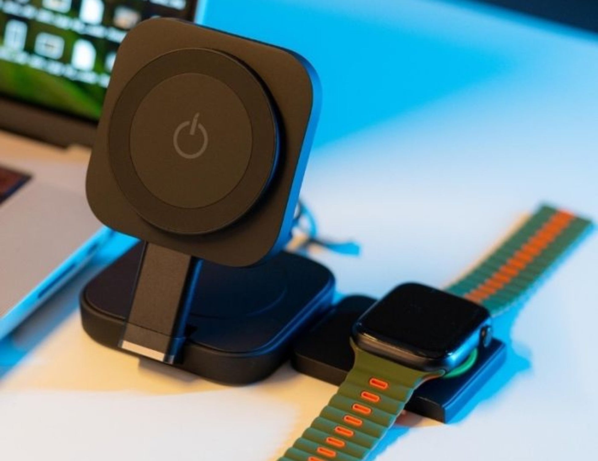 GOUI Bend 3-in-1 foldable wireless Apple charger Qatar