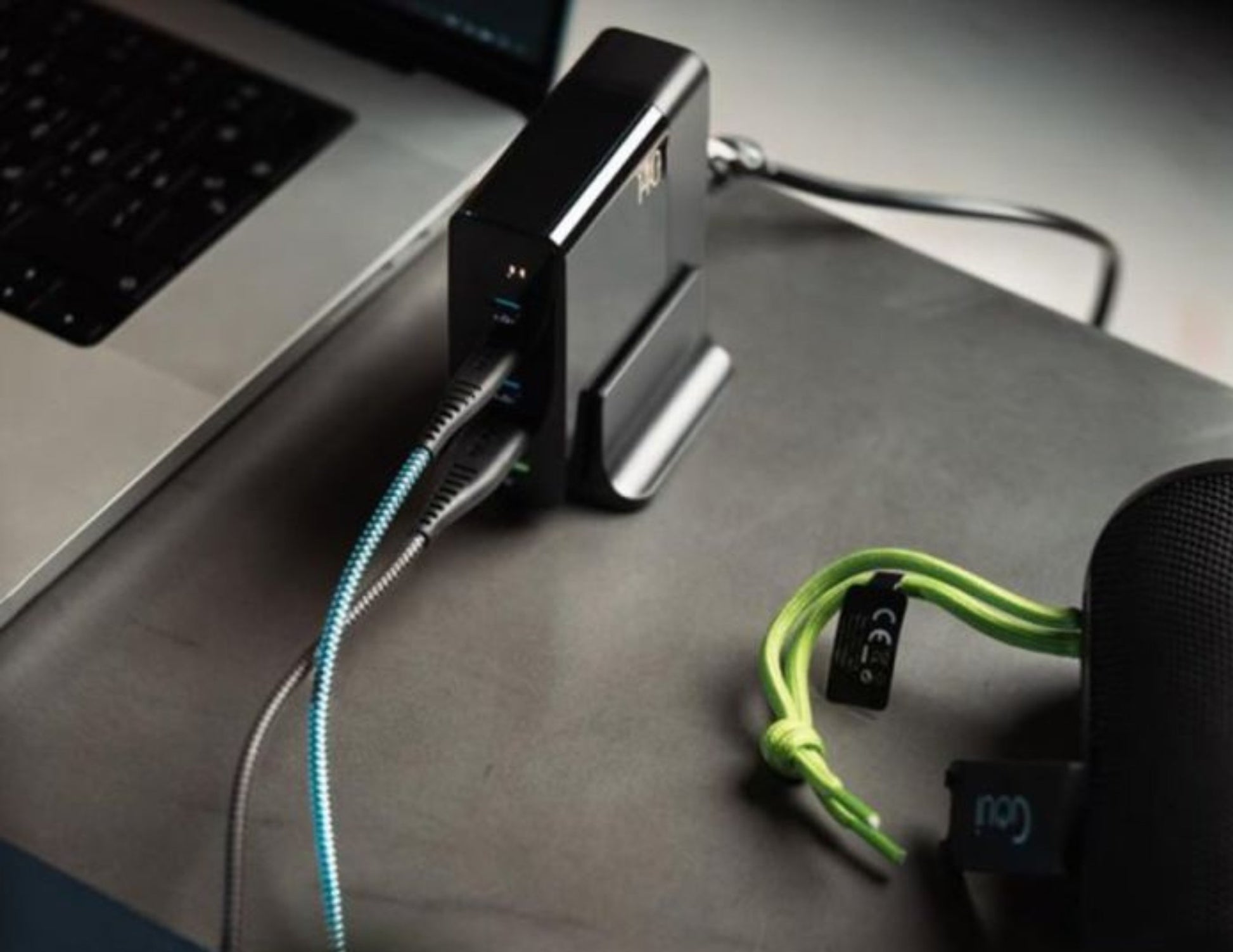 GOUI GAN 140W 5-port desktop charger digital display Qatar