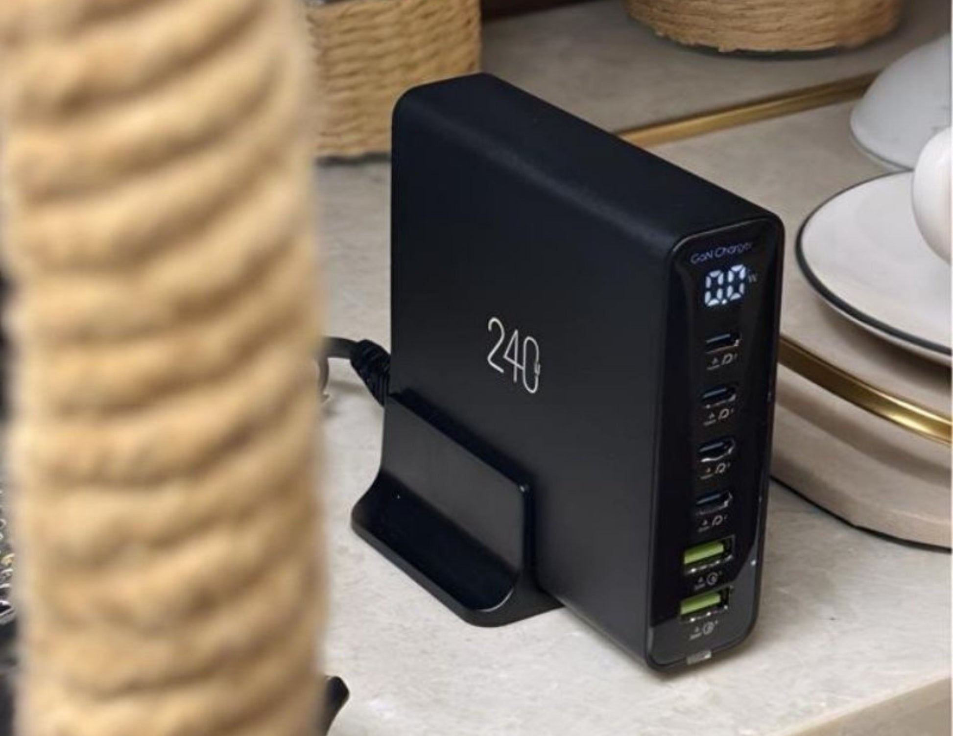 GOUI GAN 240W 6-port desktop charger PD QC Qatar