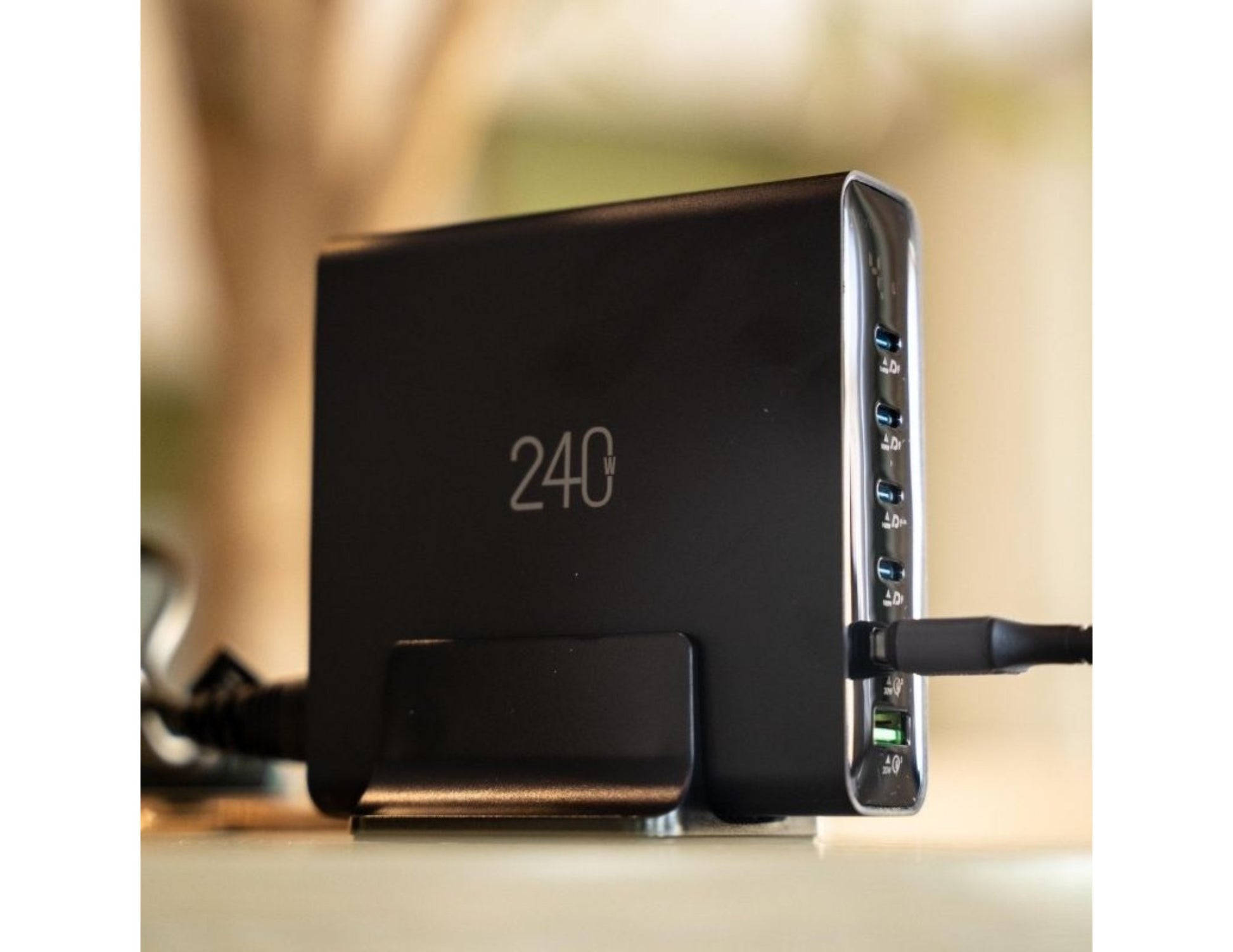 GOUI GAN 240W 6-port desktop charger PD QC Qatar