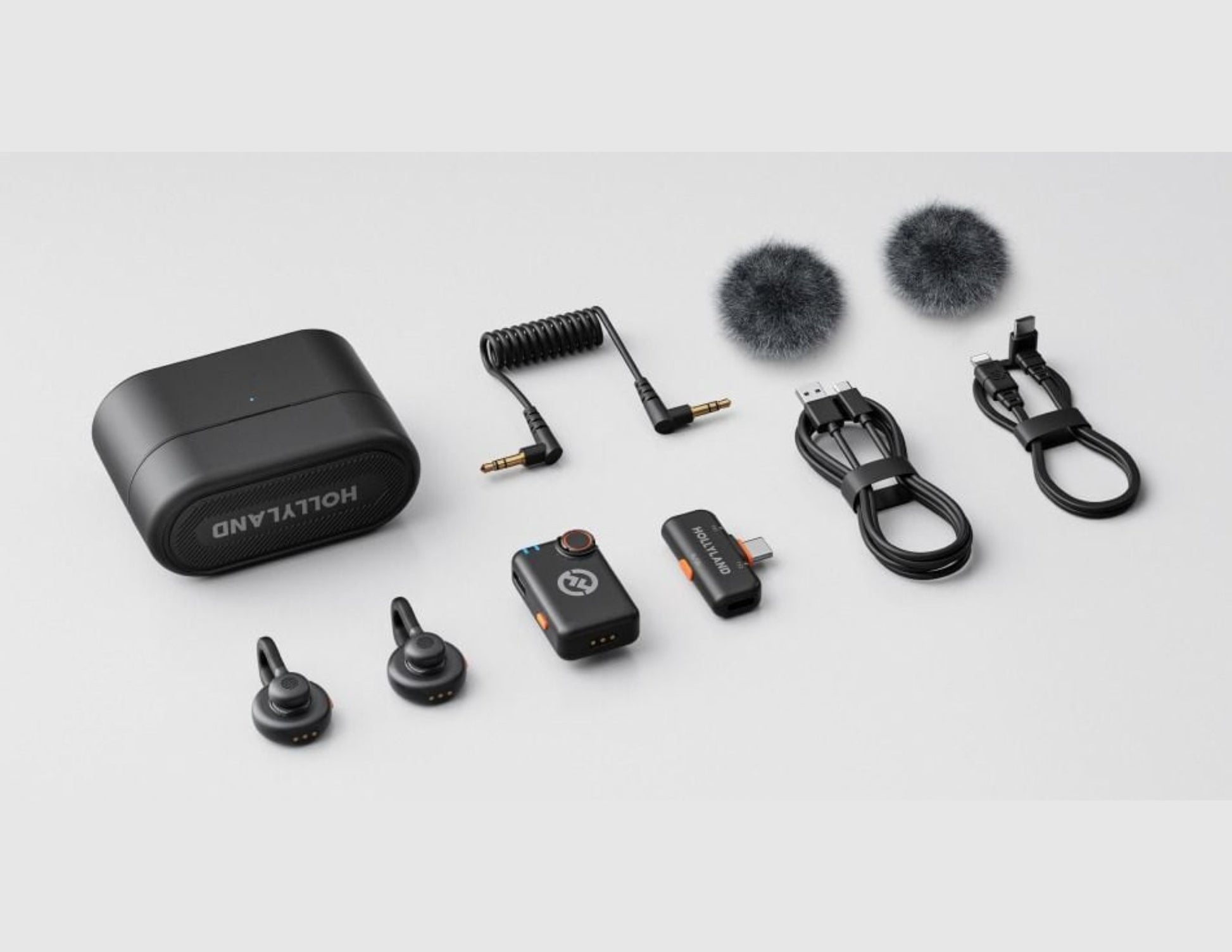 Hollyland LARK M2S Ultimate Combo wireless lavalier microphone for content creation.