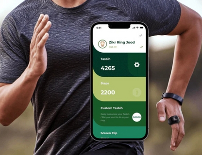 iQIBLA Zikr Ring Jood J01 paired with the iQIBLA app on a smartphone.