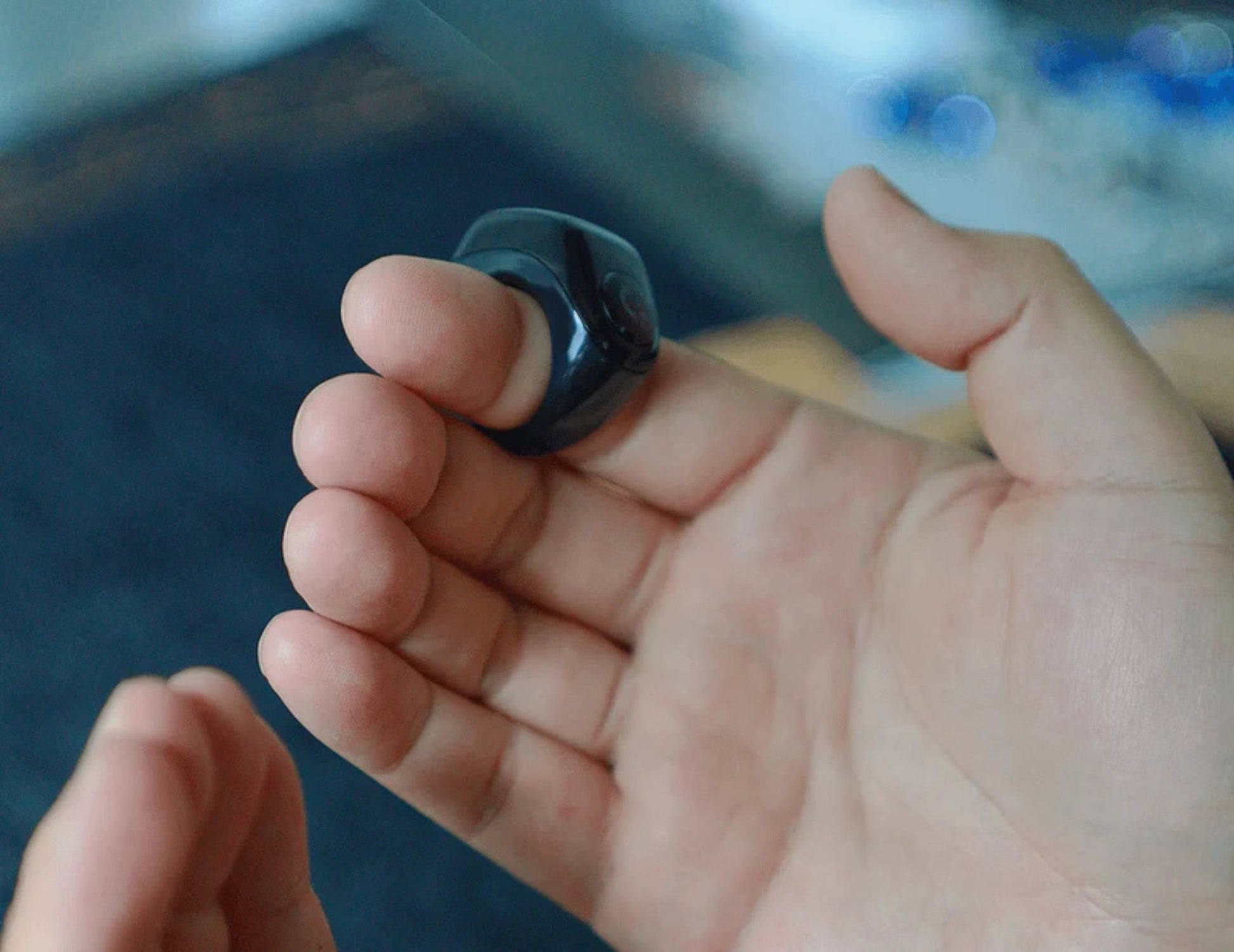 iQibla Zikr Ring Jood J01 smart tasbih ring with Athan reminders, step counter, and charging case Qatar