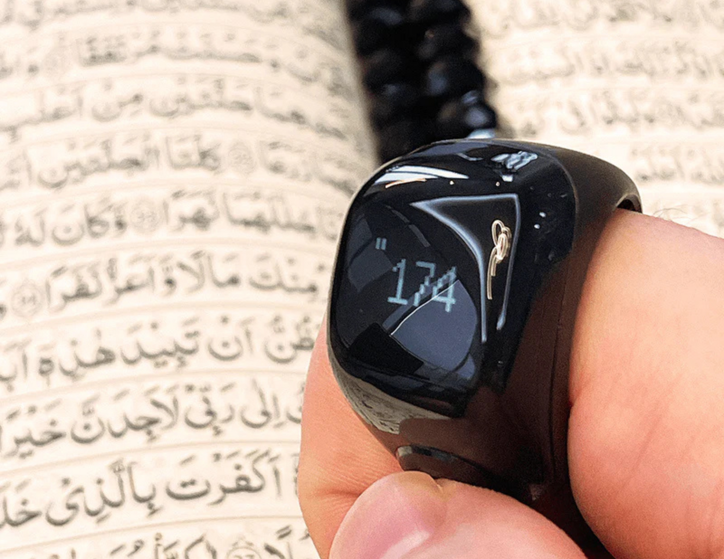 iQIBLA Zikr Ring Jood J01 Black worn on a user’s finger.