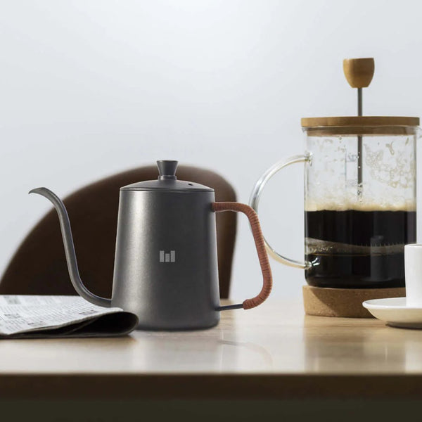 Macnoa MacPour gooseneck coffee pot with stainless steel design and hand wound grip Black Qatar
