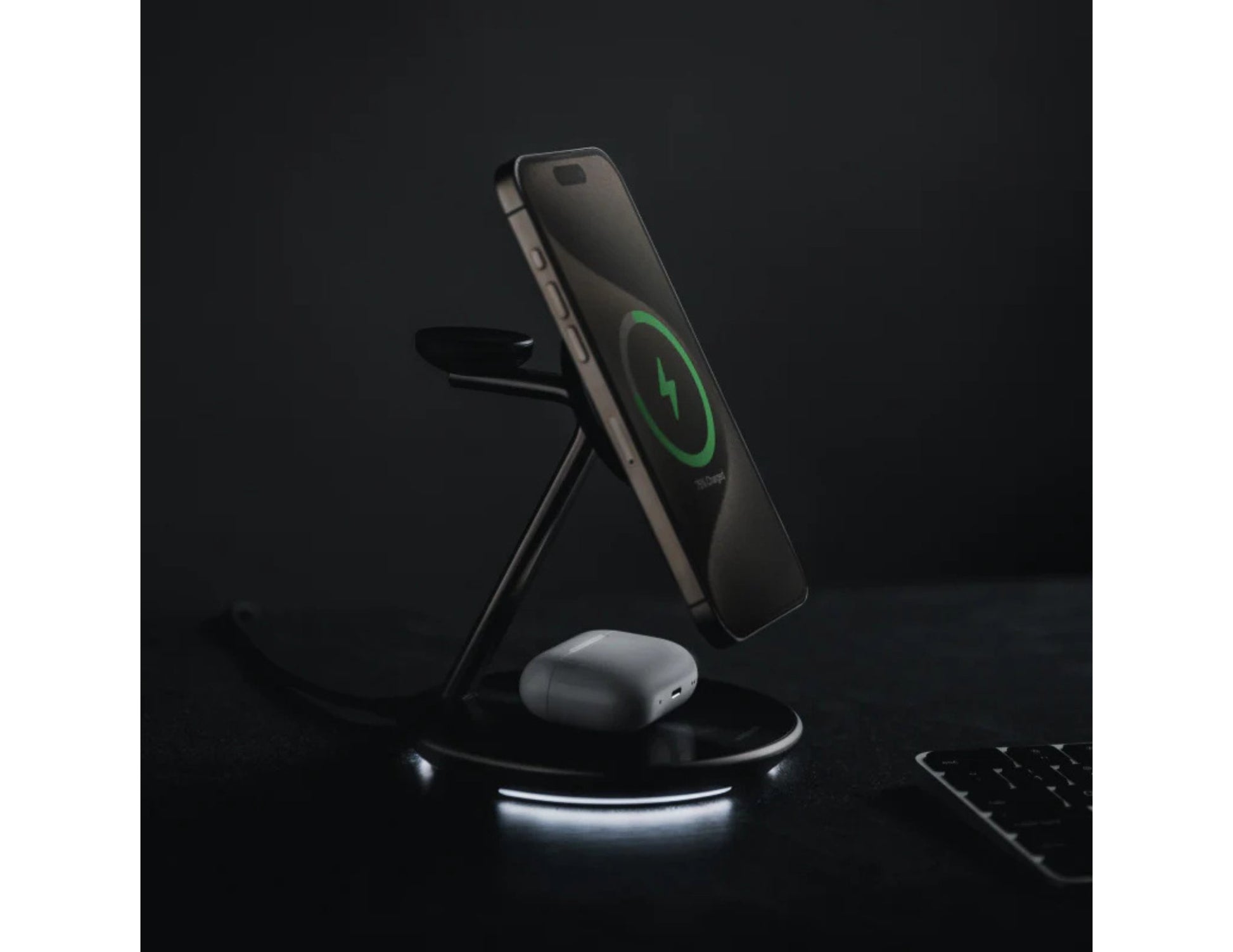 MagEasy Power Station 5-in-1 Qi2 charger iPhone Watch AirPods Thabthaba Qatar