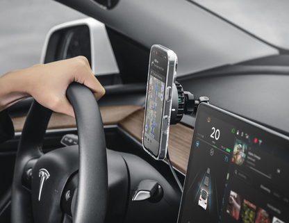 Magnetic grip of MagMount MCGIPH301SG24 holding a phone firmly during driving.