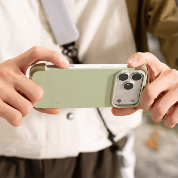 MOFT Frame Case MOVAS iPhone 18 Pro Khaki Green x Brownie MagSafe compatible Qatar