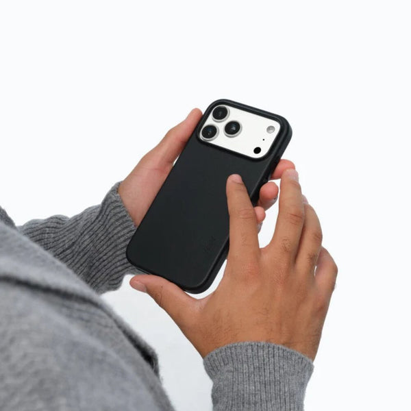 MOFT Snap Case MOVAS™ MagSafe vegan leather case for iPhone 17 Pro Max Jet Black Qatar