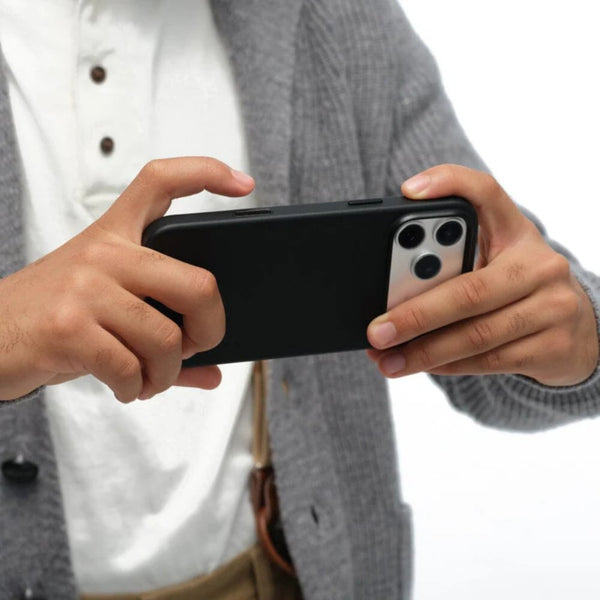 MOFT Snap Case MOVAS™ MagSafe vegan leather case for iPhone 17 Pro Max Jet Black Qatar