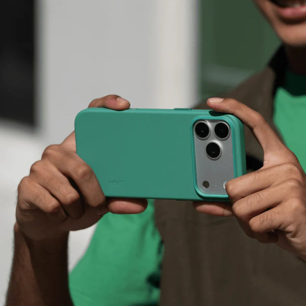 MOFT Snap Case MOVAS™ MagSafe vegan leather case for iPhone 17 Pro Max Oz Green Qatar