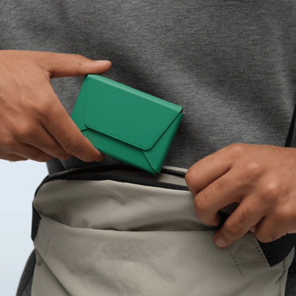 MOFT Snap Field Wallet with Stand MagSafe RFID card holder Oz Green Qatar