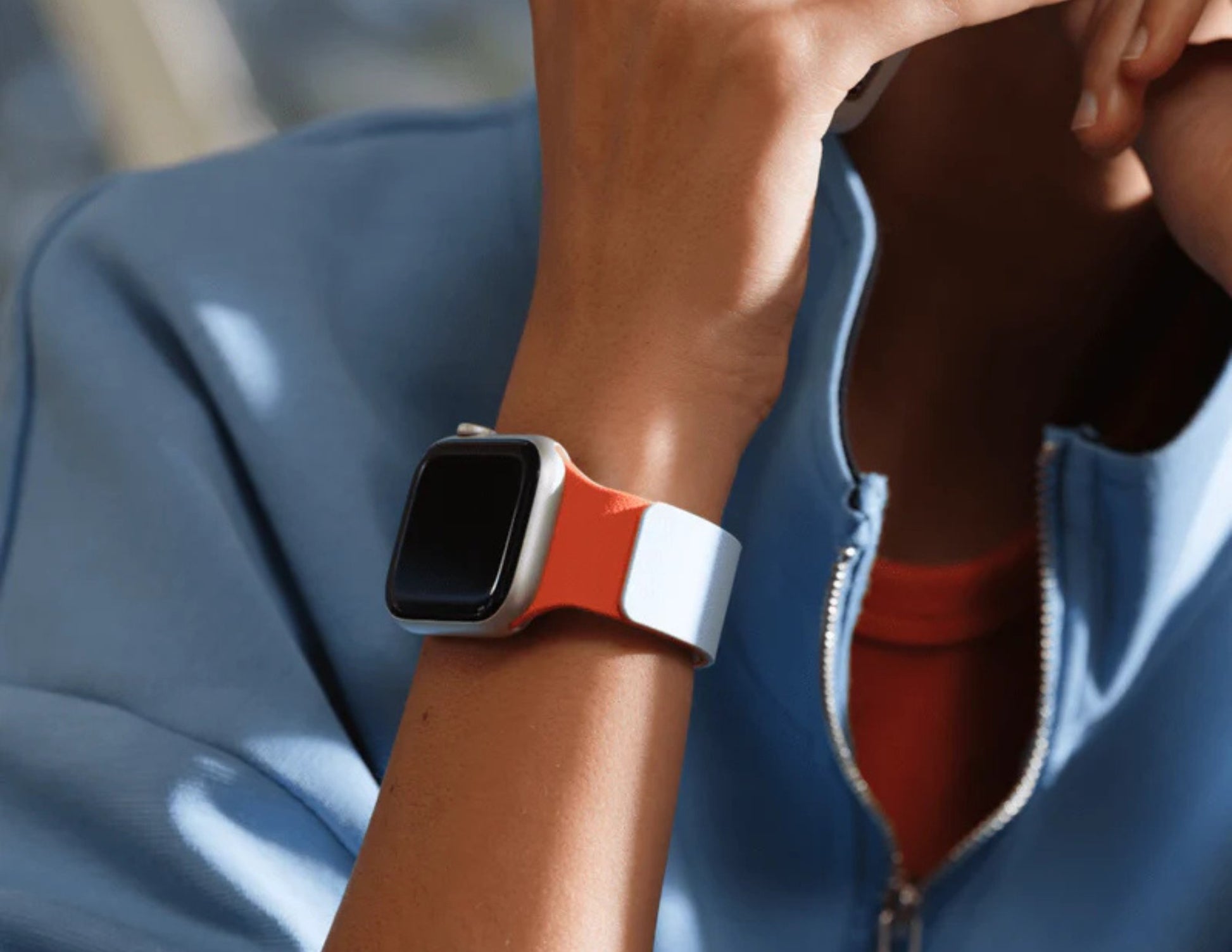 Moft Snap Magnetic Duo-Color Watch Band for Apple Watch 40/41/42mm, reversible design, strong magnetic closure, durable silicone, at Thabthaba Store Qatar
