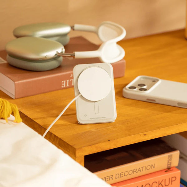 MOFT Trackable Snap-on Phone Stand & Wallet MagSafe wallet with tracking Misty Cove Qatar