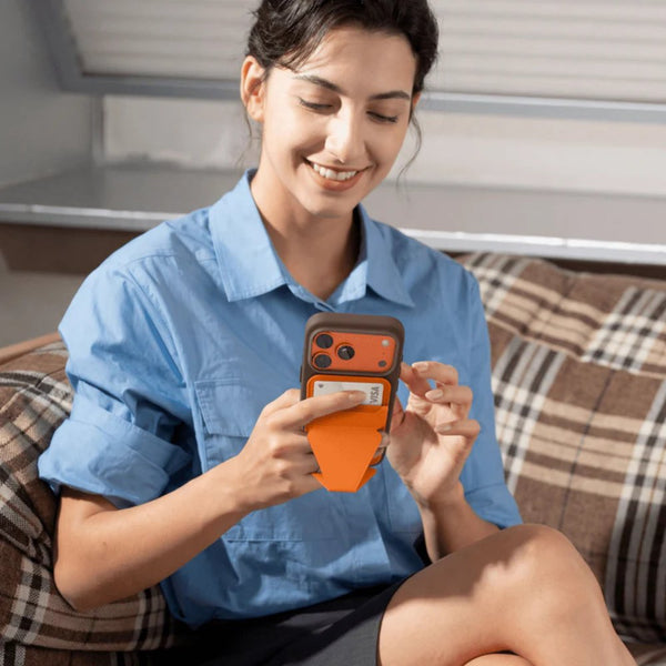 MOFT Trackable Snap-on Phone Stand & Wallet MagSafe wallet with tracking Terracotta Qatar