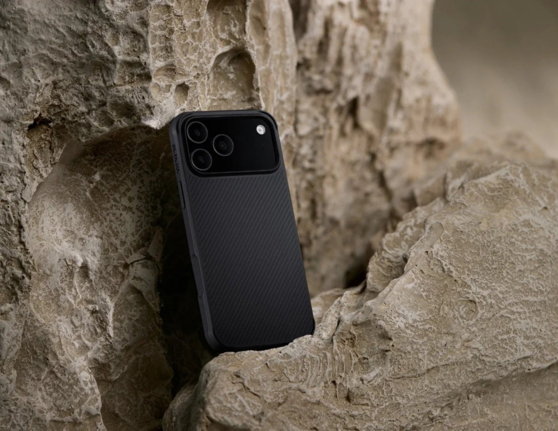 Pitaka Aramid ProGuard black grey case for iPhone 17 series Thabthaba Store Qatar