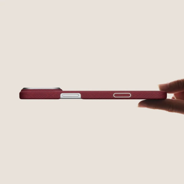 PITAKA Harvard Crimson Edge ultra-slim aramid fiber MagSafe case for iPhone 17 Pro Qatar