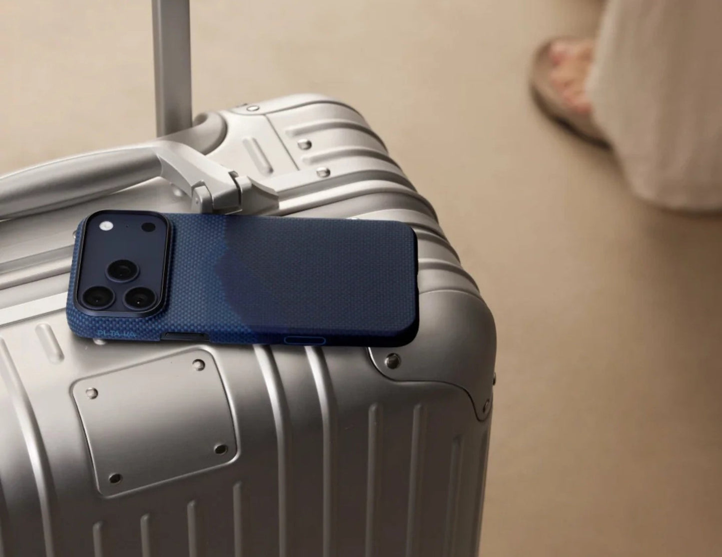 Pitaka Starpeak Ultra-Slim Over The Horizon Case made from aramid fiber for iPhone 17 Pro and Pro Max Qatar