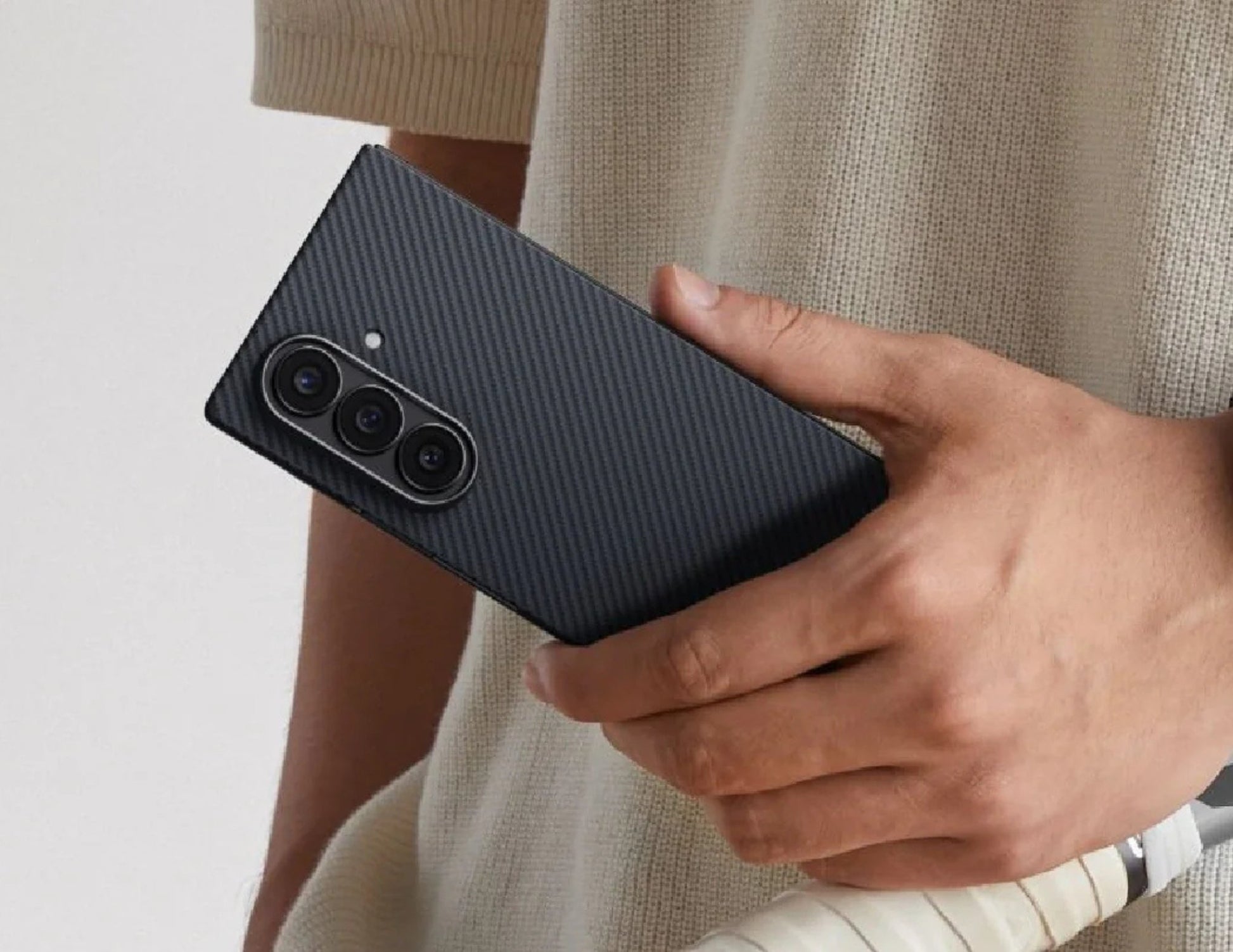 Pitaka Ultra-Slim aramid fiber case for Samsung Galaxy Z Flip 7 Black/Grey, MagSafe compatible, featherlight, scratch-resistant, at Thabthaba Store Qatar