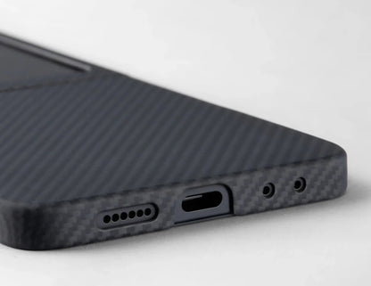 Pitaka Ultra-Slim aramid fiber case for Samsung Galaxy Z Flip 7 Black/Grey, MagSafe compatible, featherlight, scratch-resistant, at Thabthaba Store Qatar