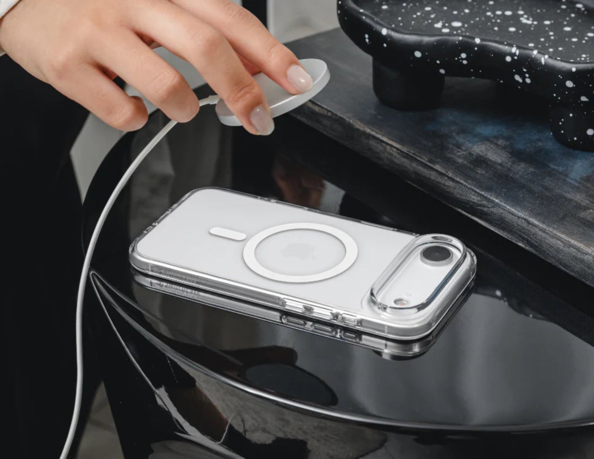 SwitchEasy Crush M O-Ring MagSafe clear case for iPhone 17/17 Air, transparent drop protection with O-Ring magnetic array, AIR-BARRIER 0.3mm tech, at Thabthaba Store Qatar