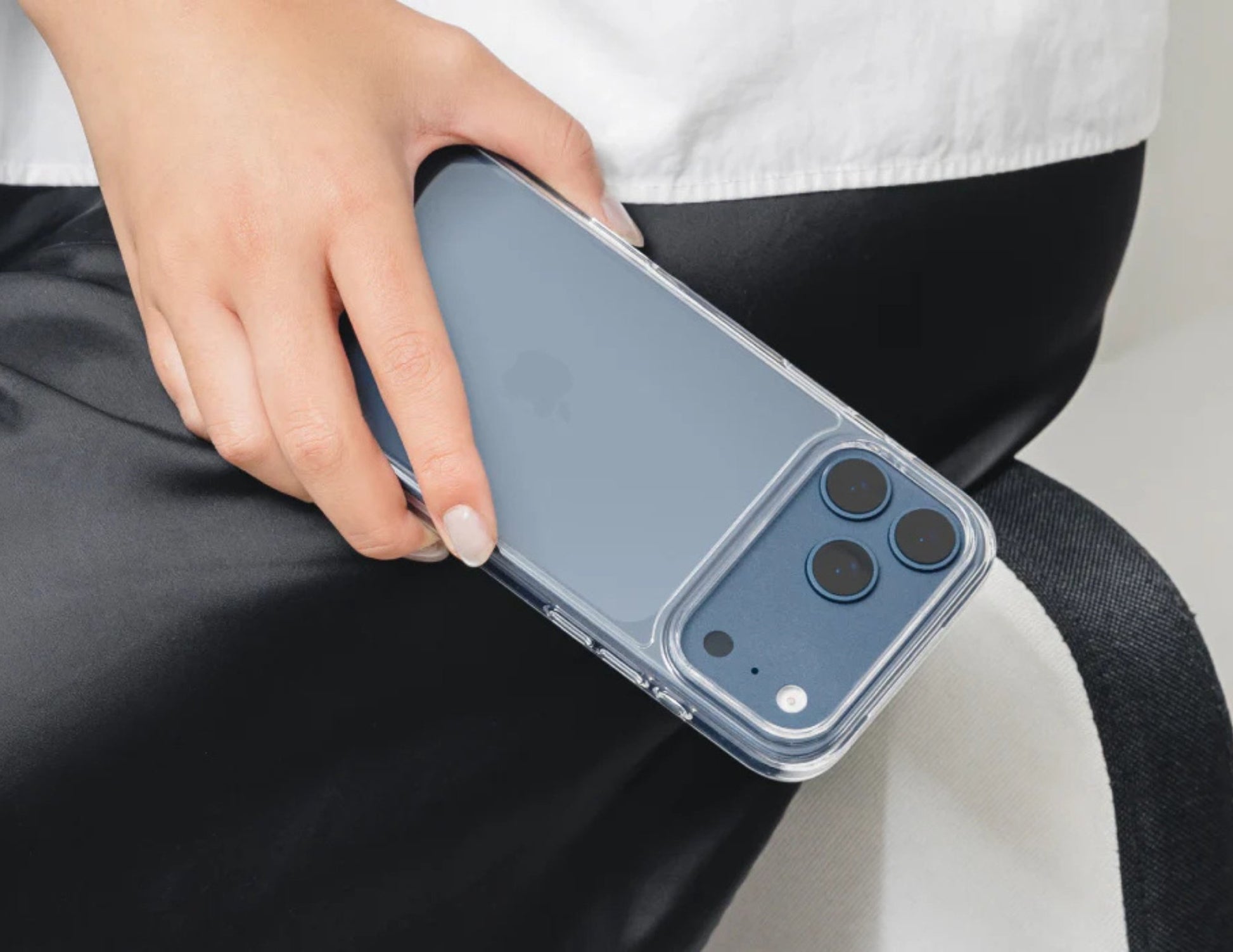 SwitchEasy Crush Protective Clear Case for iPhone 17 Series, AIR-BARRIER with 0.3mm air cushion, 85% optical clarity, 16ft military-grade drop tested, at Thabthaba Store Qatar
