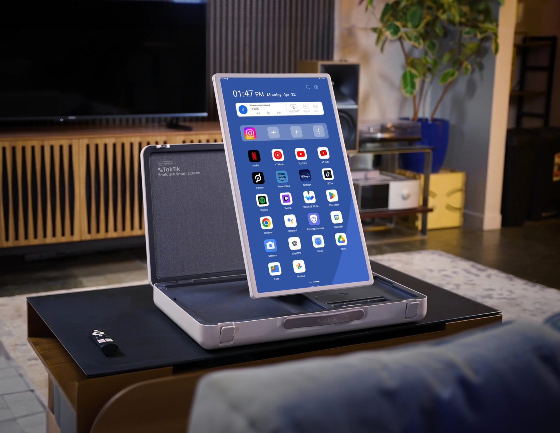 Taktik Briefcase Smart Screen 27 inch Android 12 portable display Qatar