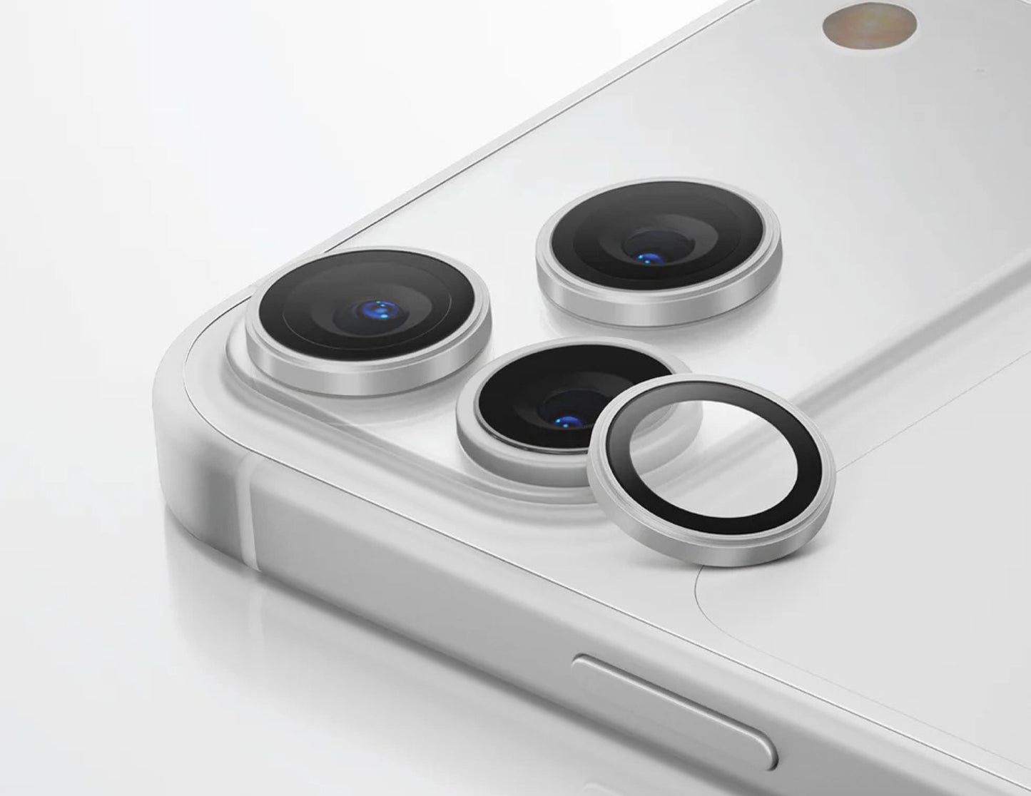 Uniq Optix AluGuard camera lens protector for iPhone 17 Pro Thabthaba Store Qatar