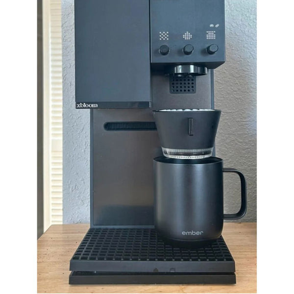 xBloom Studio automatic pour-over coffee machine Midnight Black with integrated grinder and precision scale in Qatar