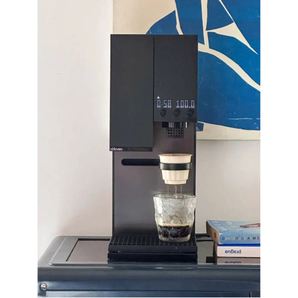 xBloom Studio automatic pour-over coffee machine Midnight Black with integrated grinder and precision scale in Qatar